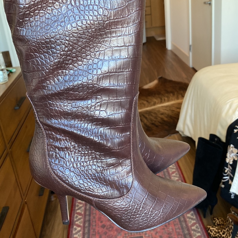 NWOT Express Embossed Knee High Stiletto Boots size 6